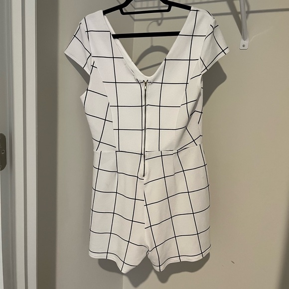 CHARLOTTE RUSSE ROMPER XL - Picture 2 of 6